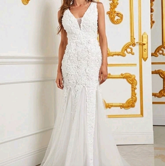 White Floral Applique Mesh Mermaid Maxi Formal Gown - Picture 4 of 8
